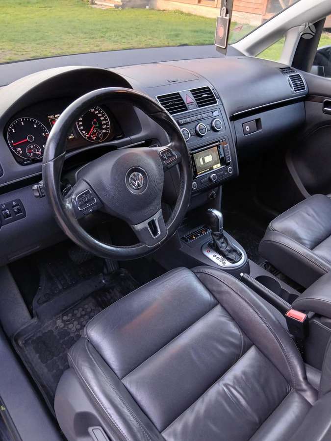 Volkswagen Touran 2014 — photo 8