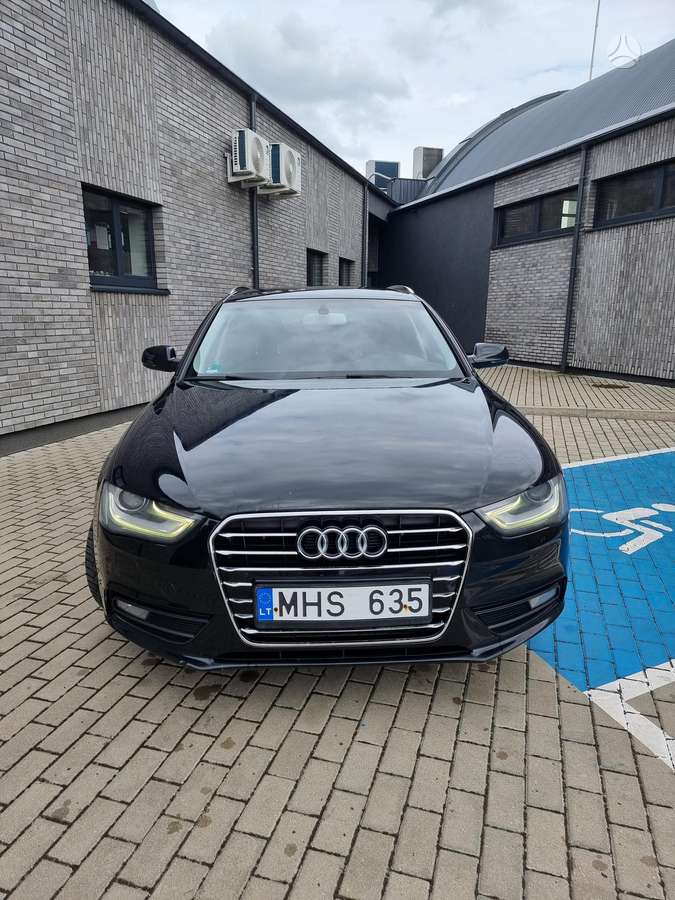 Audi A4 2012 — photo 24