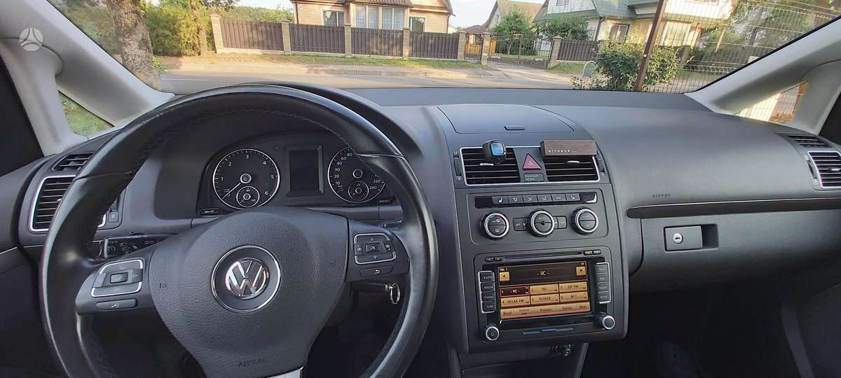 Volkswagen Touran 2013 — photo 10