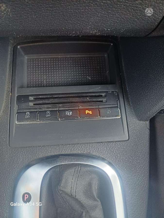 Volkswagen Touran 2013 — interior
