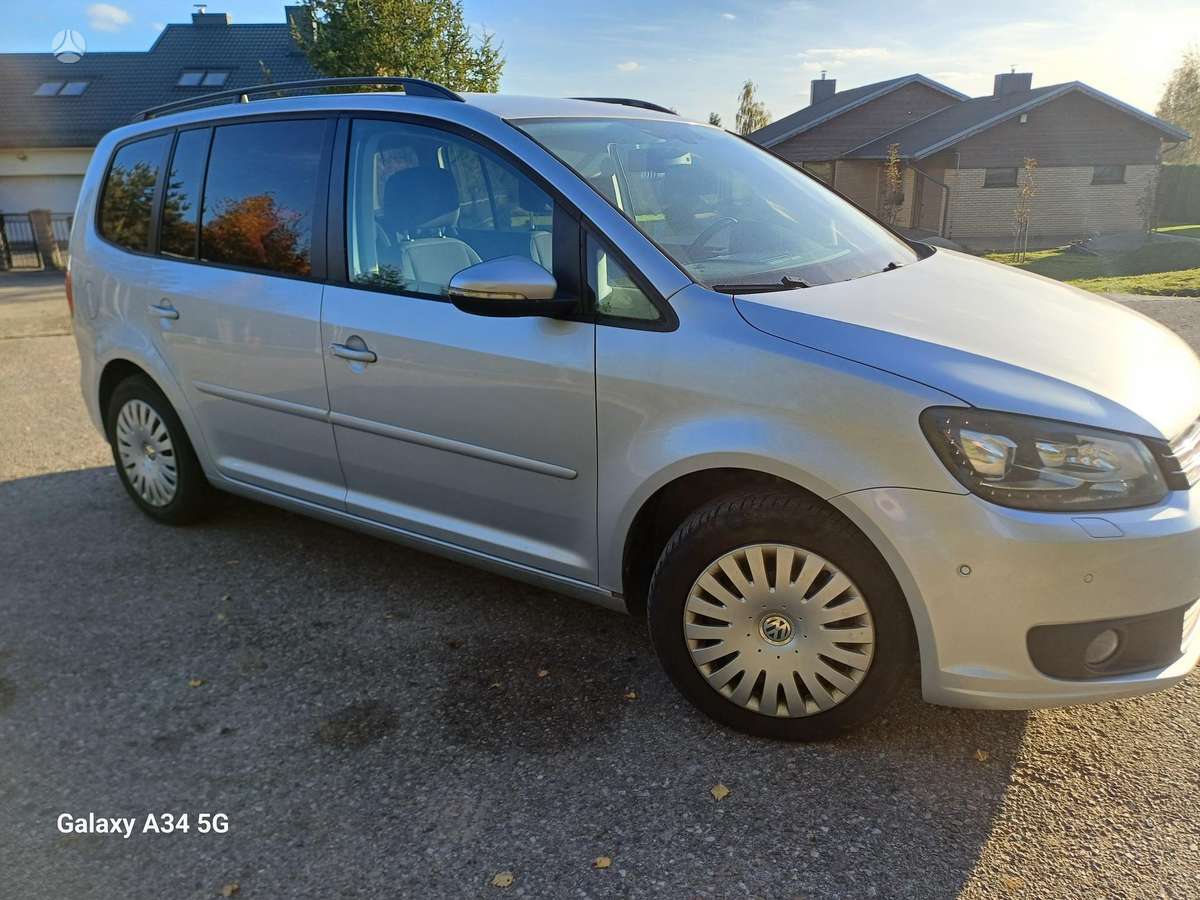 Volkswagen Touran 2013 — engine 1598 cm³, 105 HP (77kW)