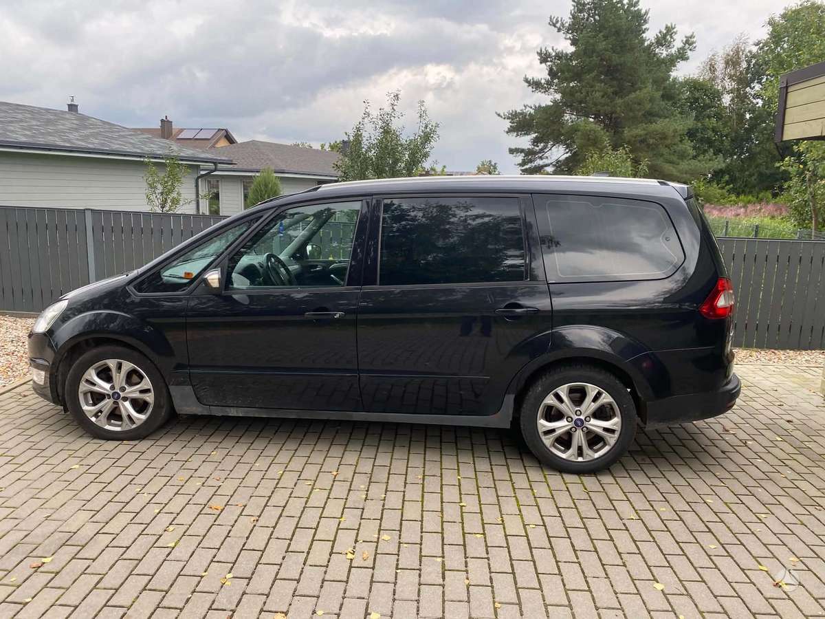 Ford Galaxy 2014 — rear view