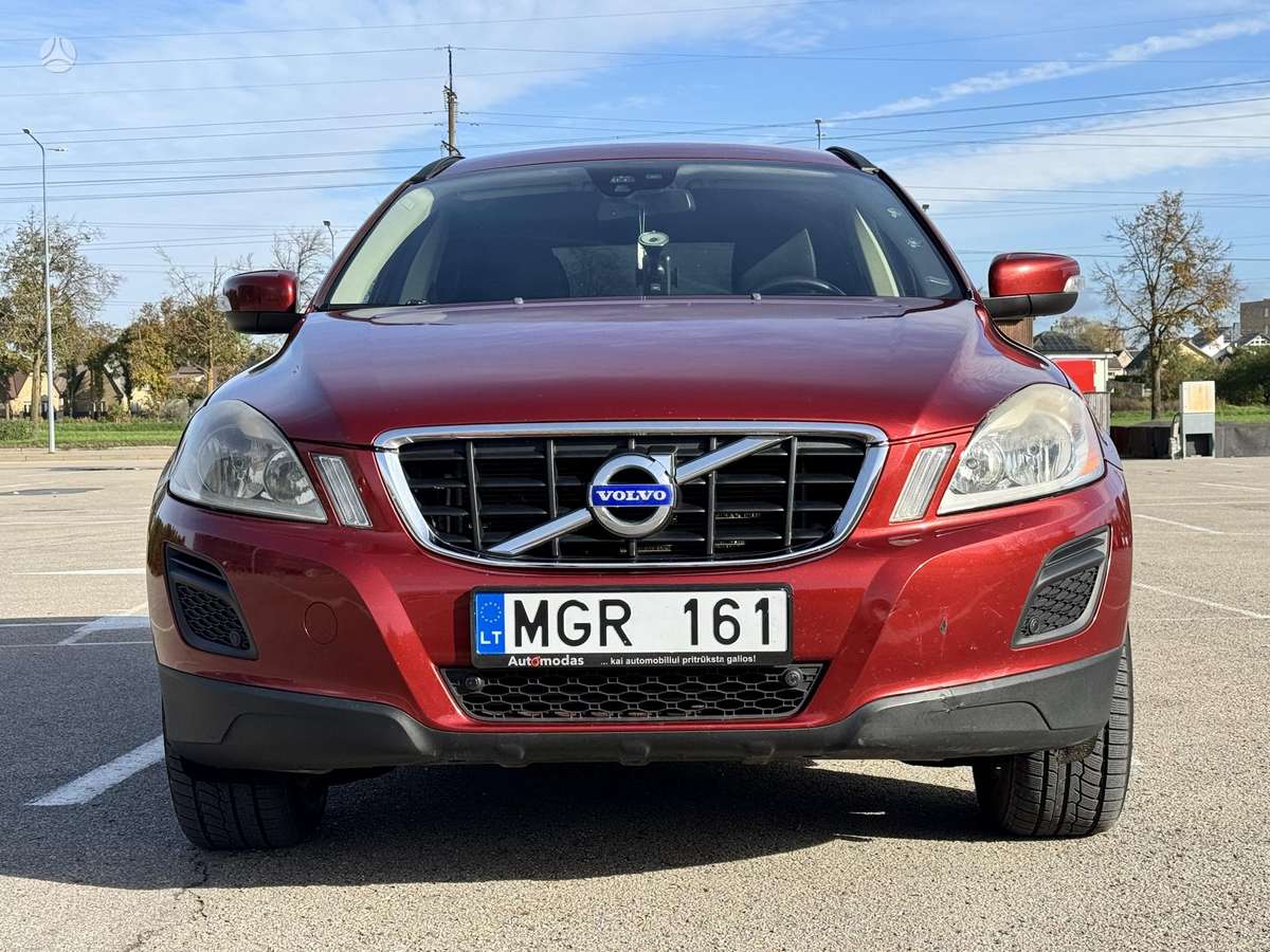 Volvo XC60 2012 — салон