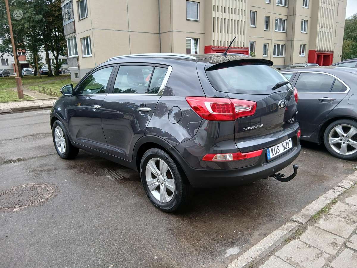 Kia Sportage 2013 — interior