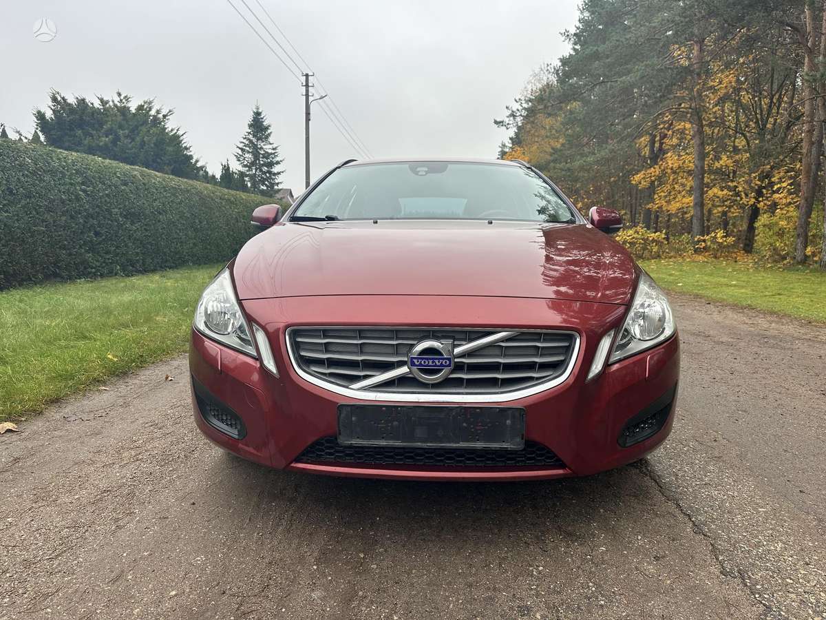 Volvo V60 2012 — салон