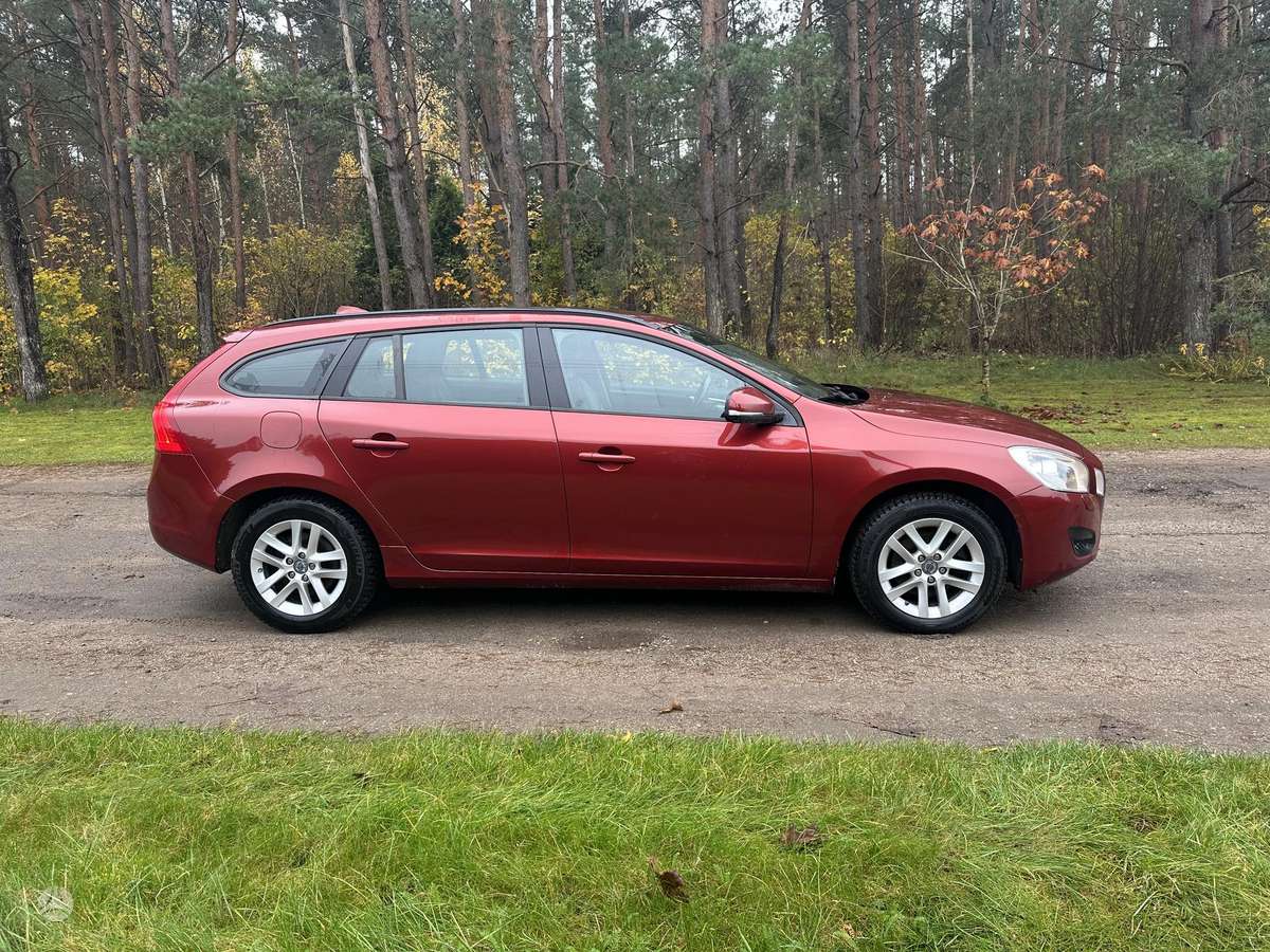 Volvo V60 2012 — двигун 1600 cm³, 114 HP (84kW)