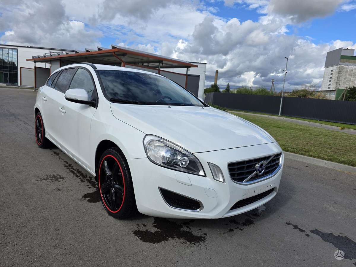 Volvo V60 2014 — вигляд ззаду