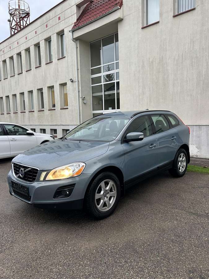 Volvo XC60 2010 — вигляд ззаду
