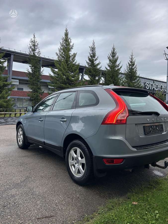 Volvo XC60 2010 — двигун 2400 cm³, 163 HP (120kW)