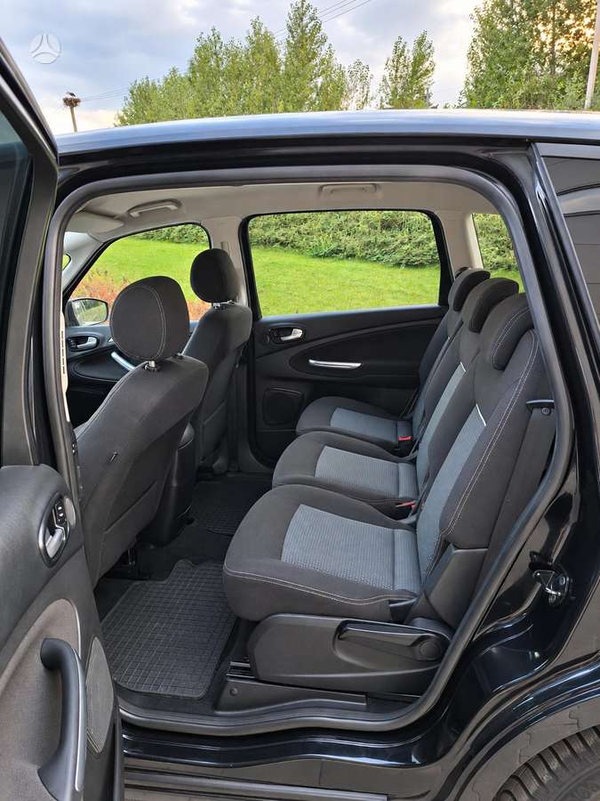 Ford S-MAX 2012 — photo 11