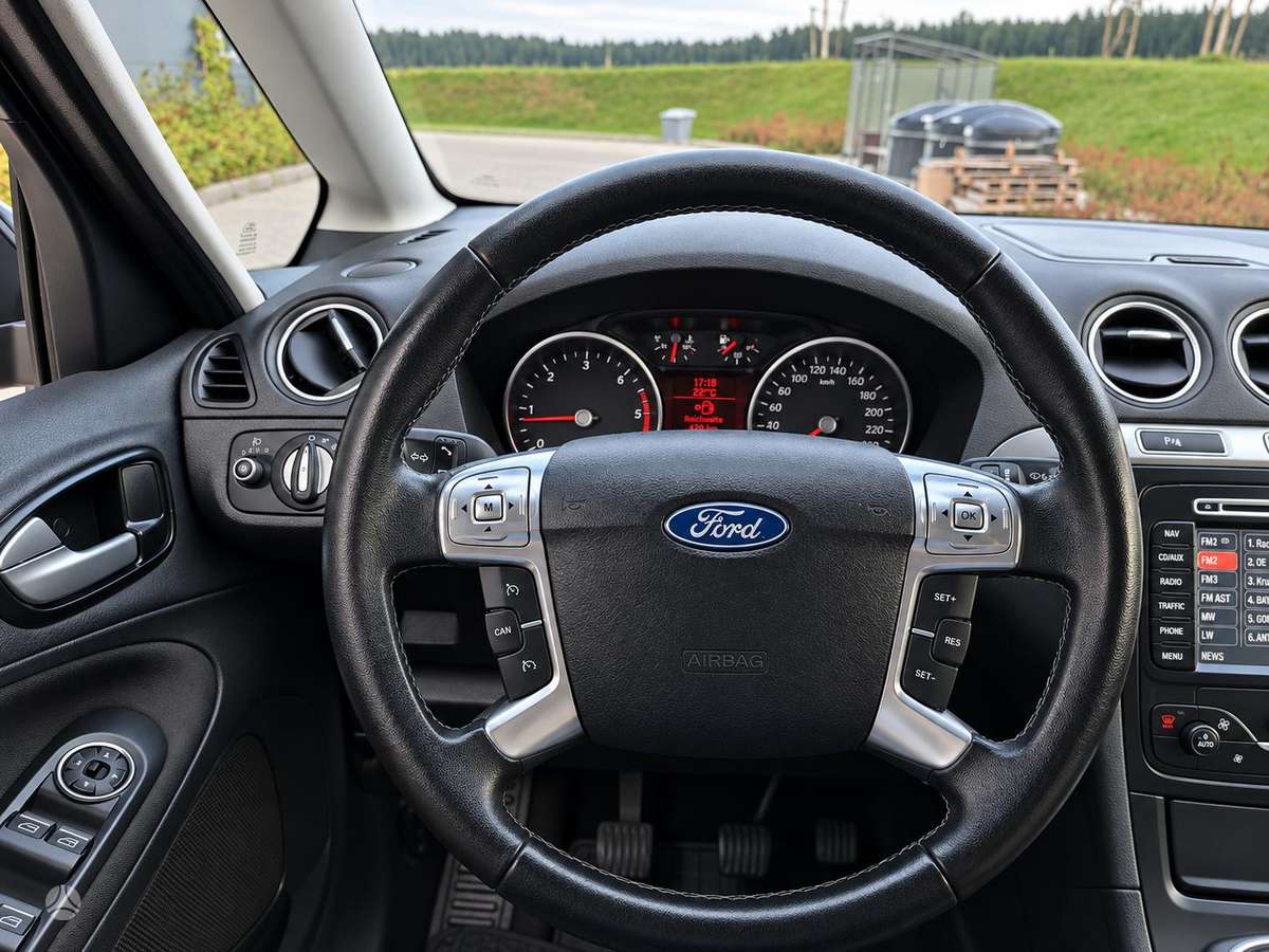 Ford S-MAX 2012 — photo 15