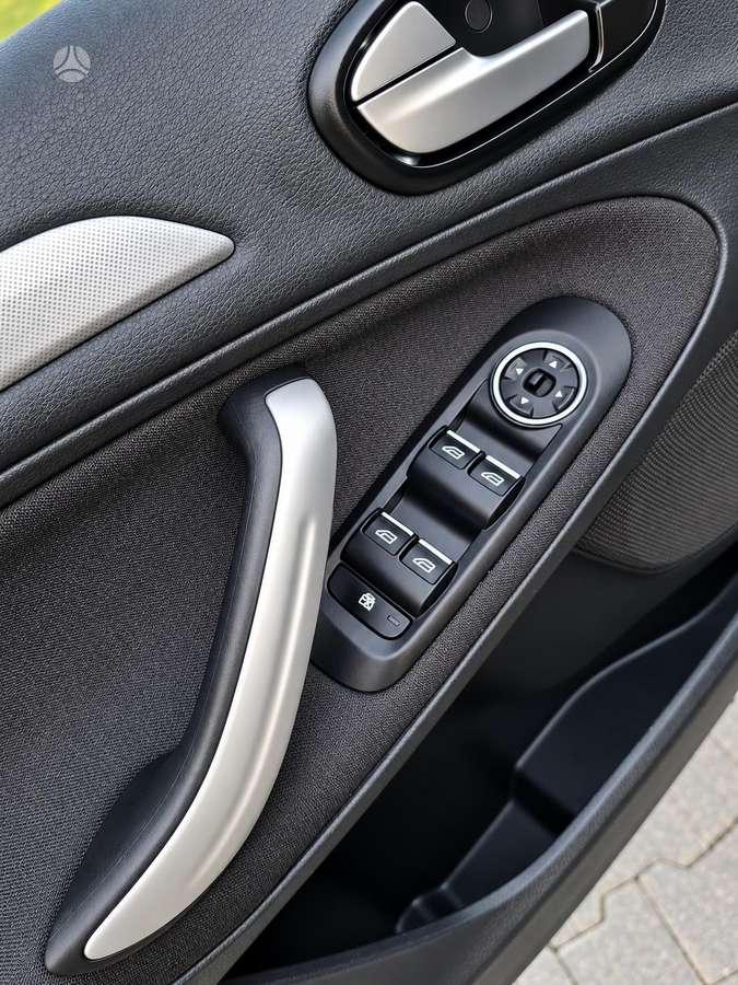 Ford S-MAX 2012 — photo 17