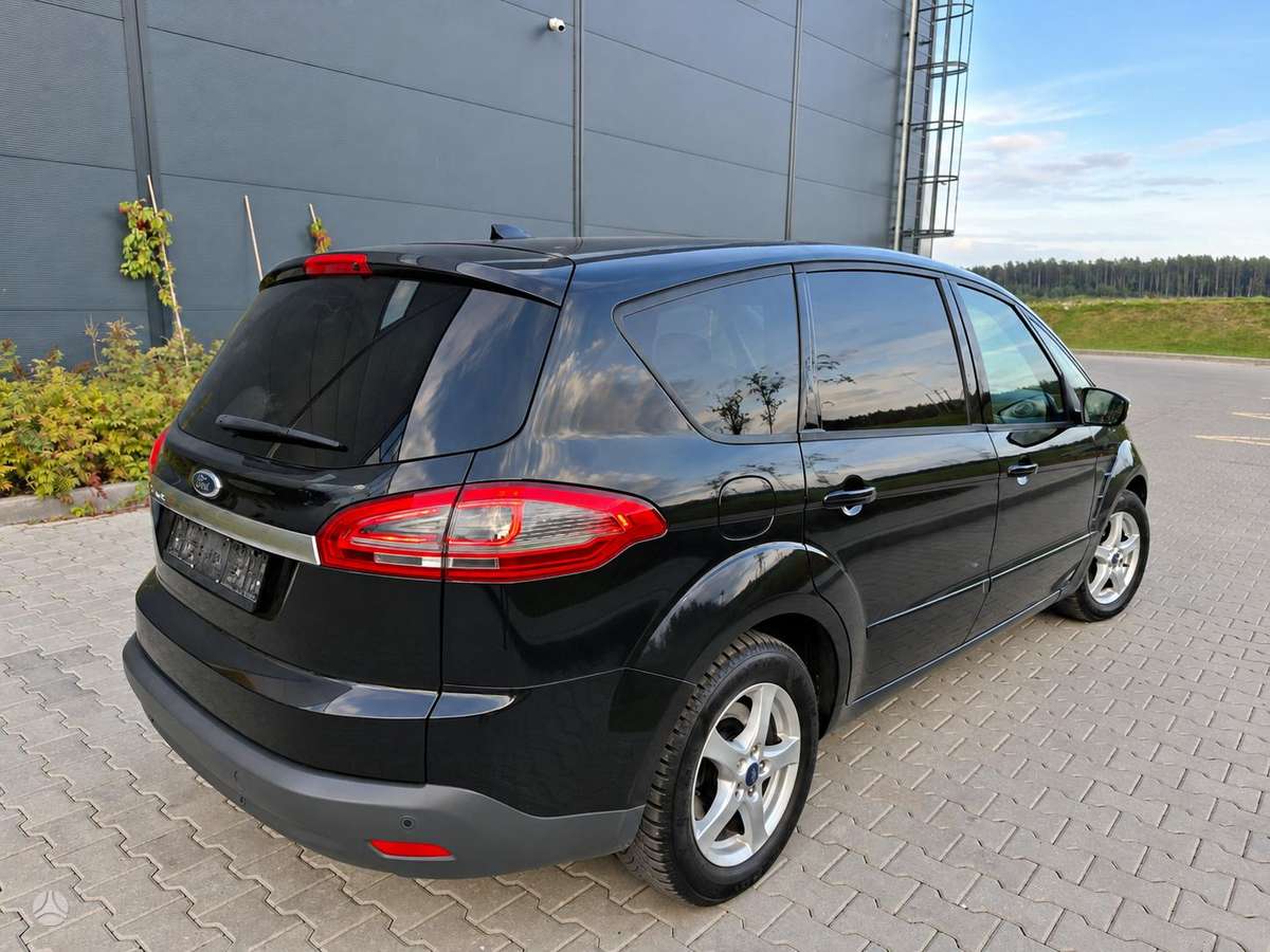 Ford S-MAX 2012 — rear view