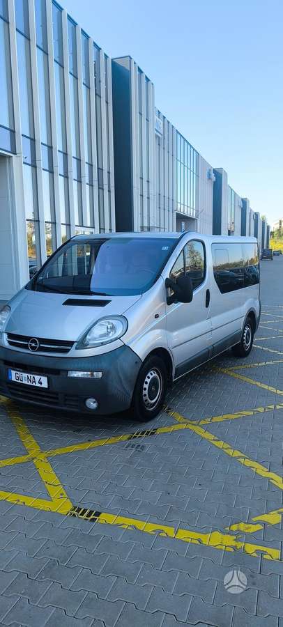 Opel Vivaro 2005 — вигляд ззаду