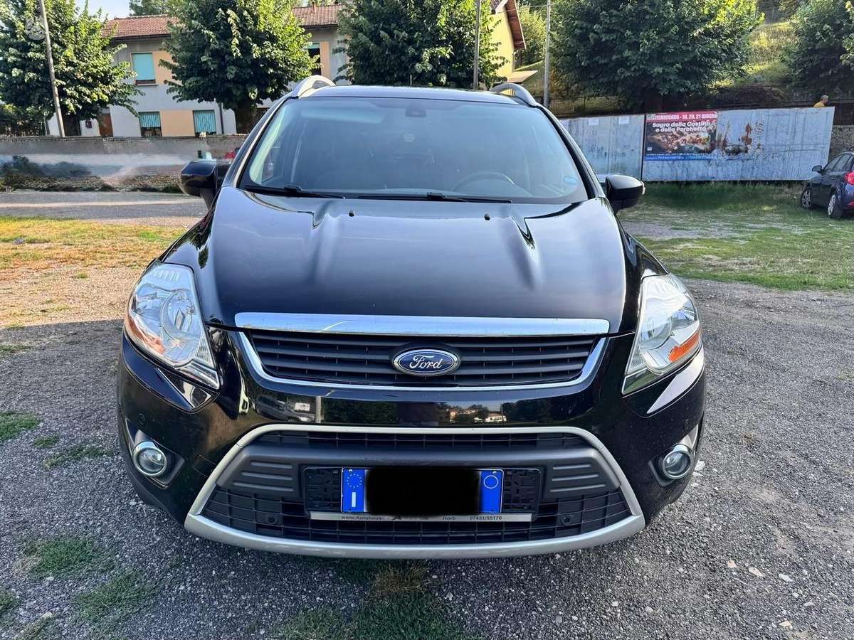 Ford Kuga 2011 — салон