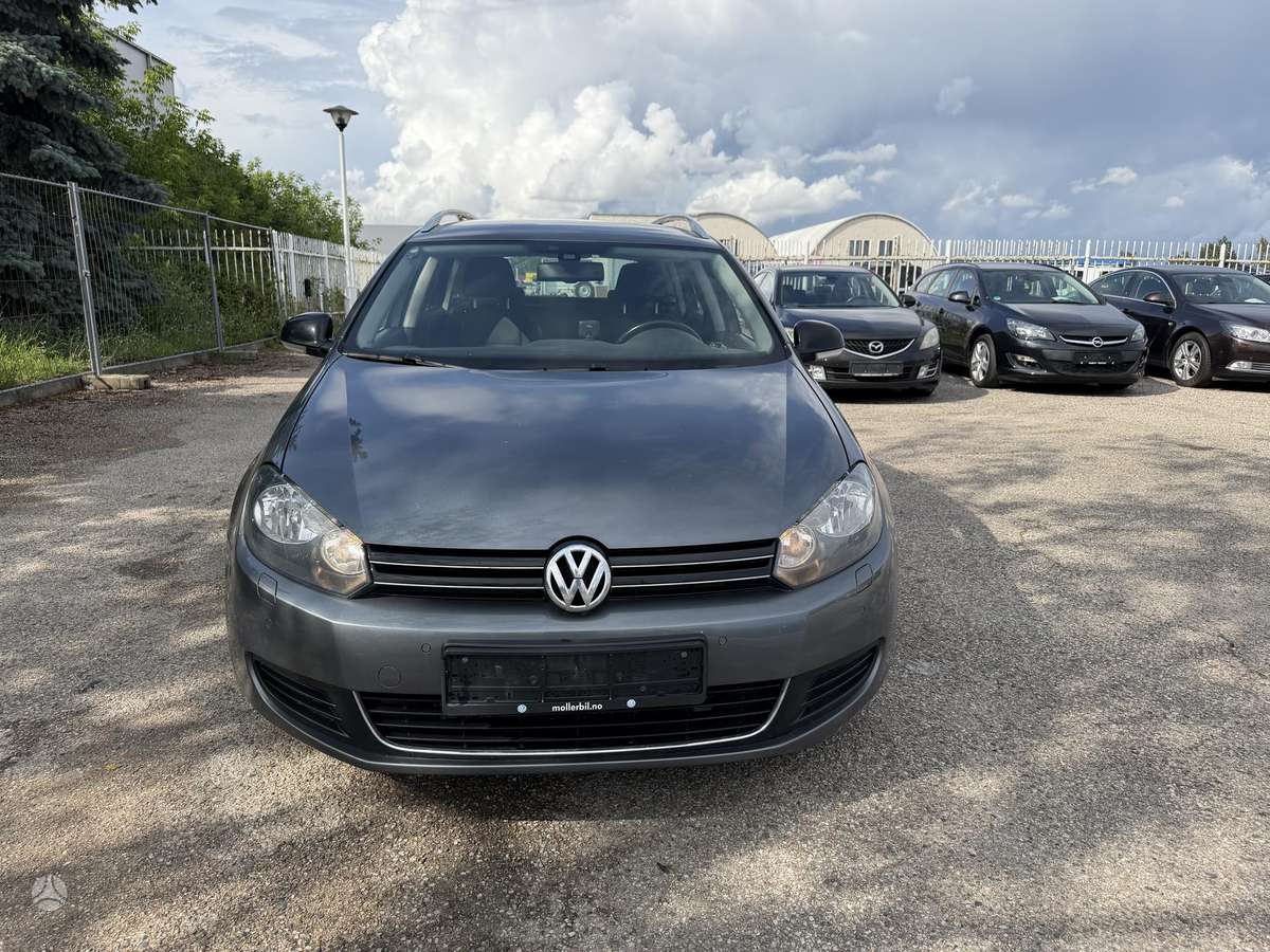 Volkswagen Golf 2011 — rear view