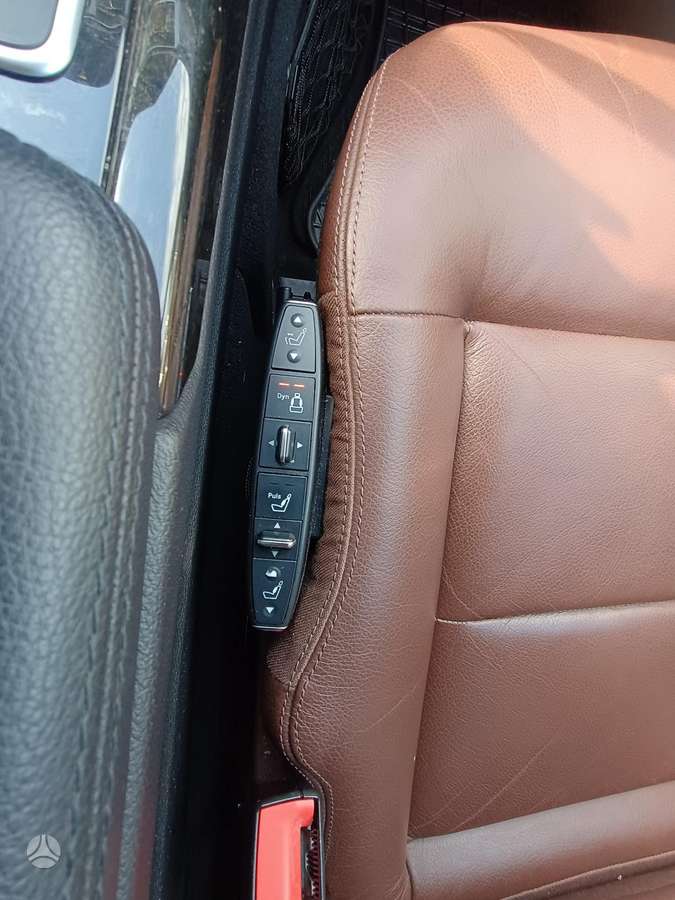 Mercedes-Benz E350 2010 — вигляд ззаду