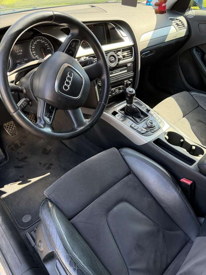 Audi A4 2010 — двигун 1968 cm³, 136 HP (100kW)
