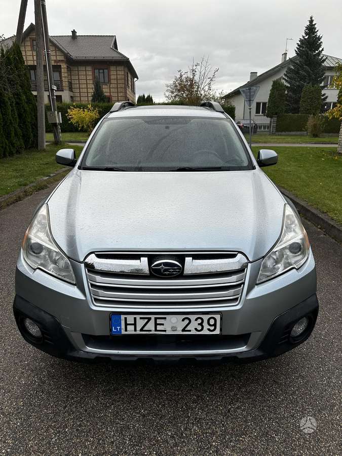 Subaru Outback 2013 — вигляд ззаду