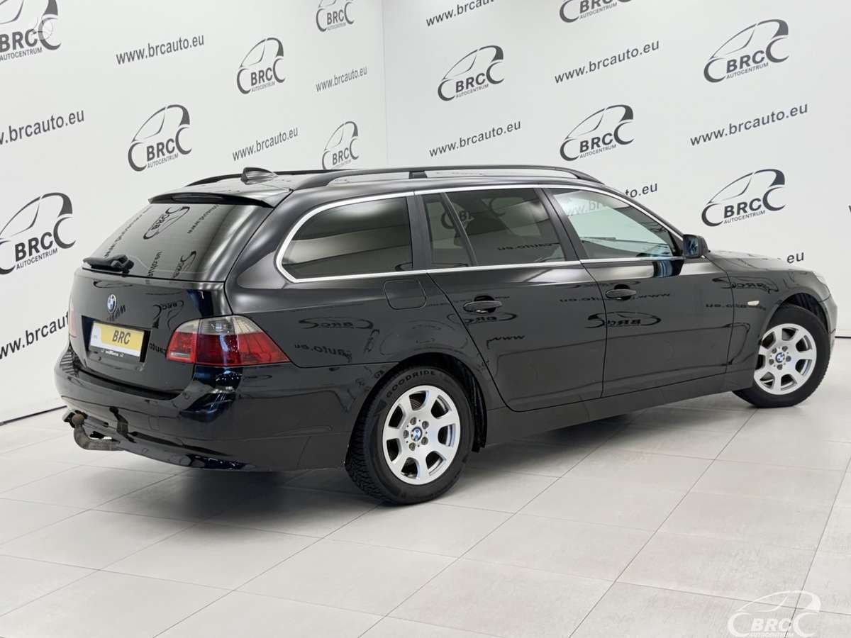 BMW 530 2004 — салон