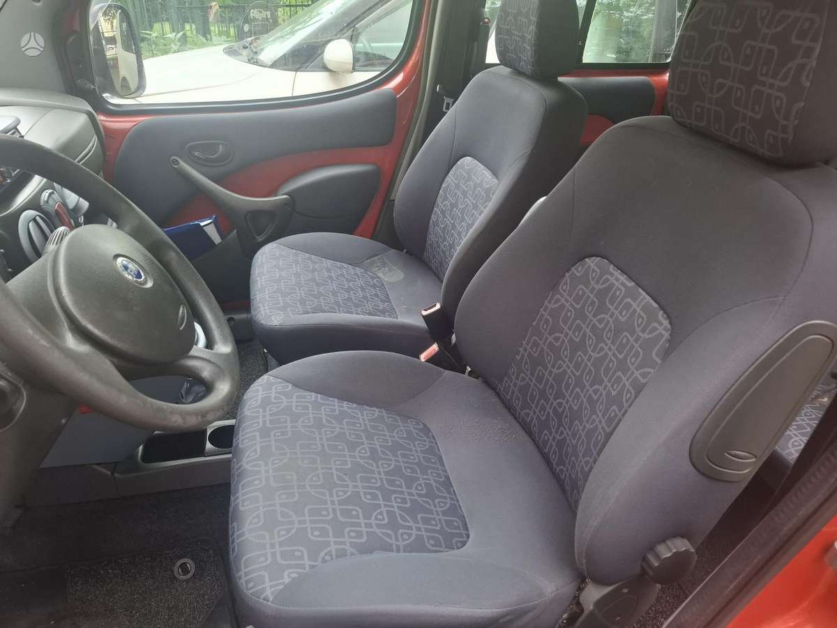 Fiat Doblo 2005 — салон