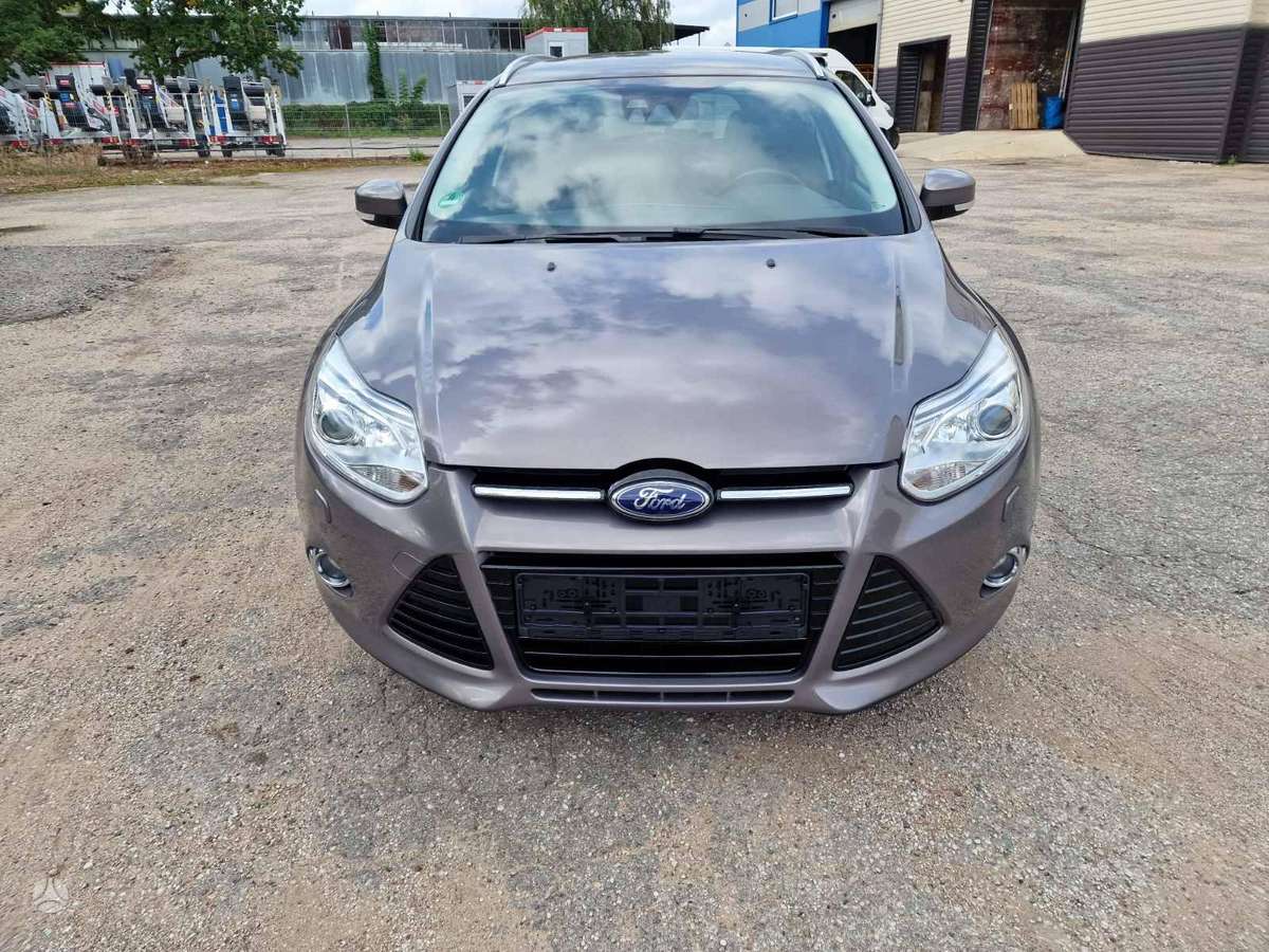 Ford Focus 2012 — вигляд ззаду