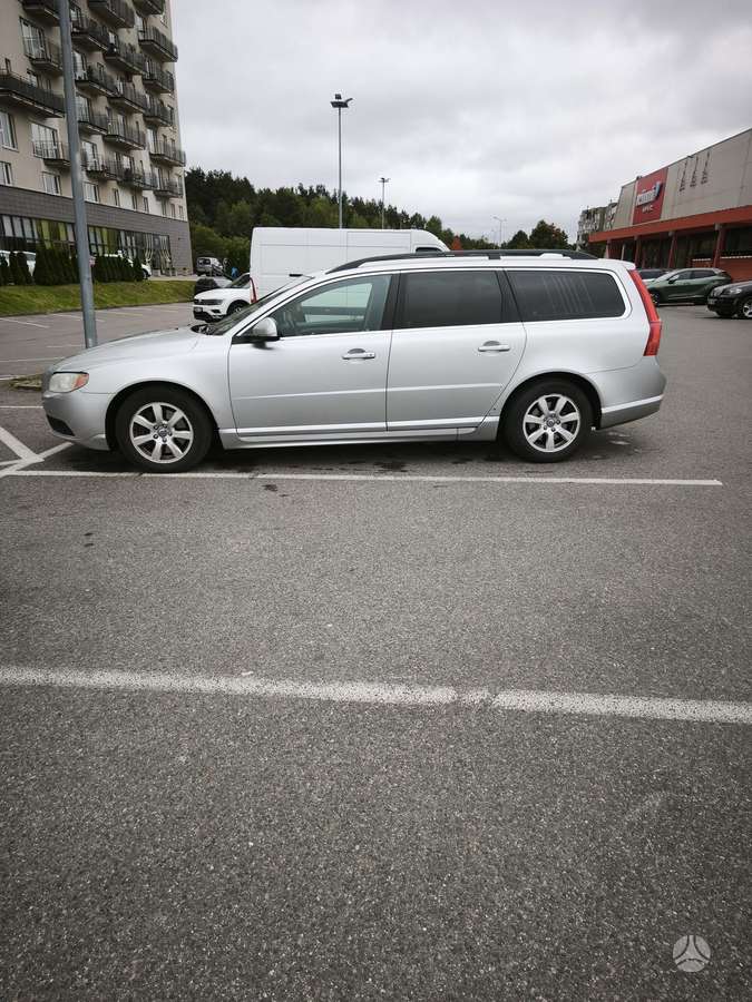 Volvo V70 2012 — вигляд ззаду