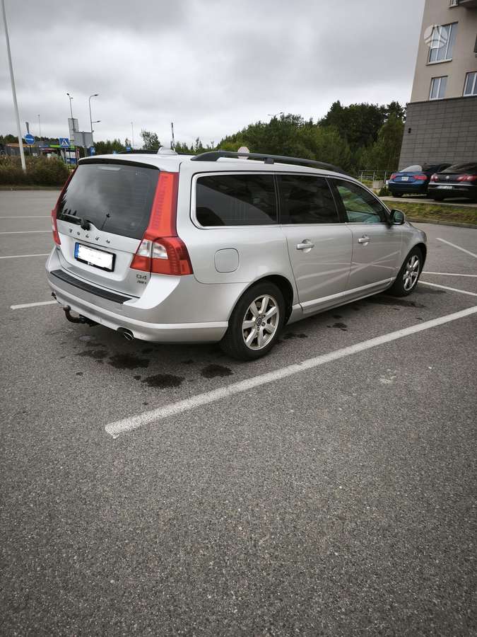 Volvo V70 2012 — двигун 2400 cm³, 163 HP (120kW)