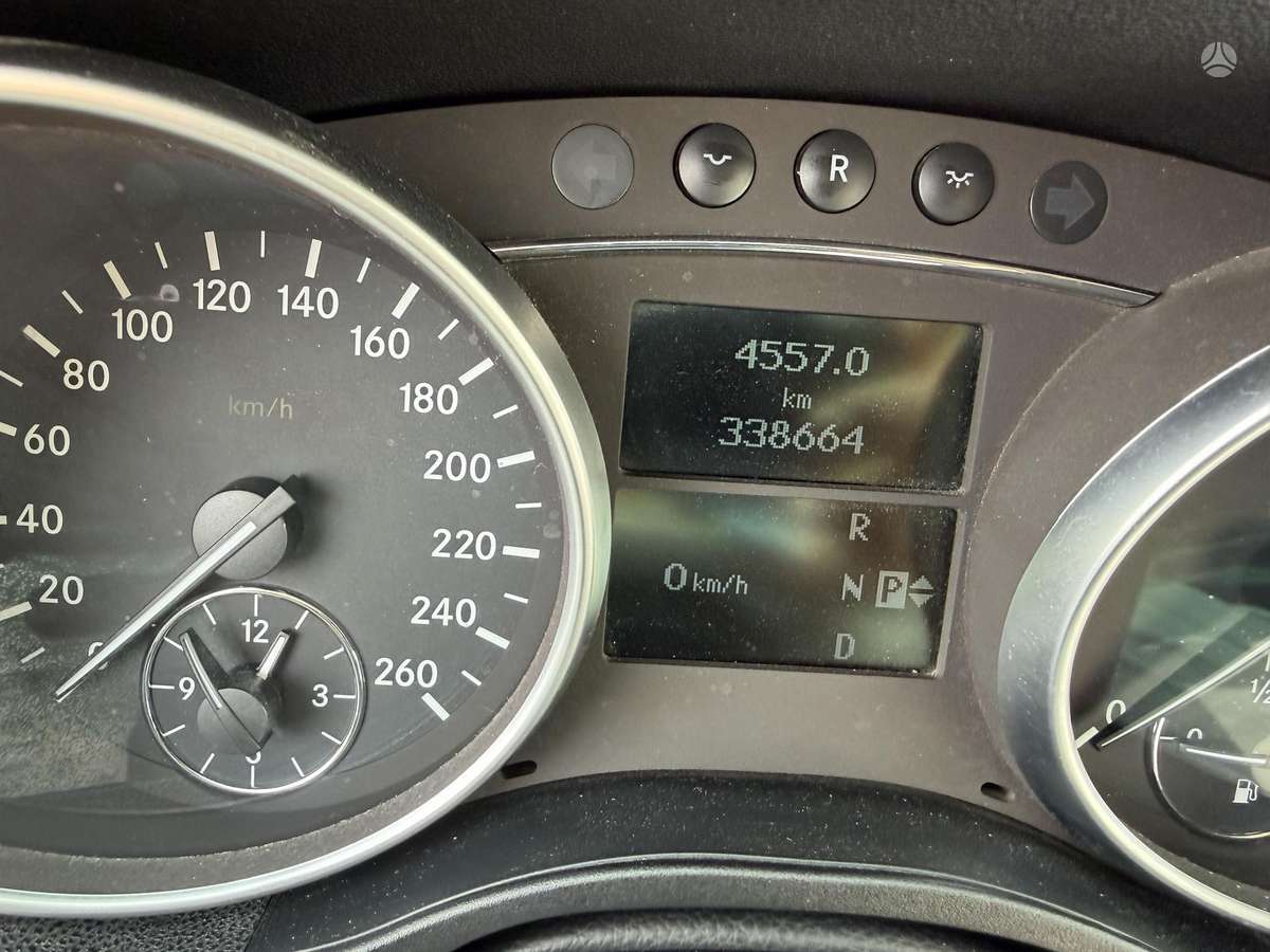 Mercedes-Benz ML320 2006 — photo 14
