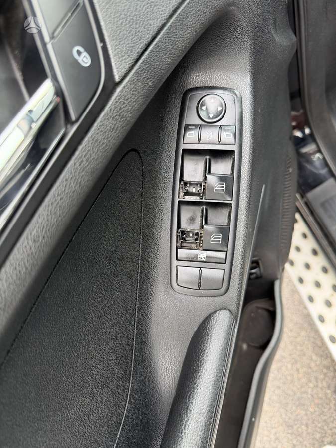 Mercedes-Benz ML320 2006 — photo 17