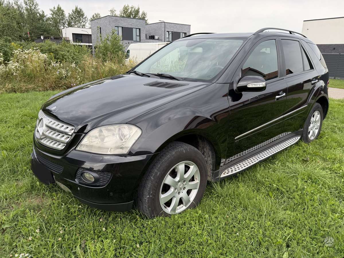Mercedes-Benz ML320 2006 — interior