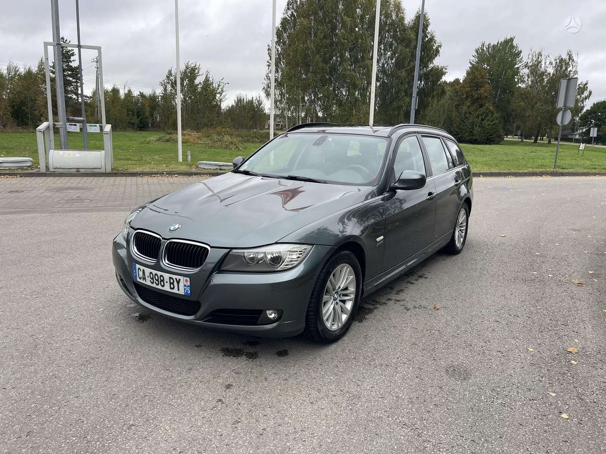 BMW 320 2012 — вигляд ззаду