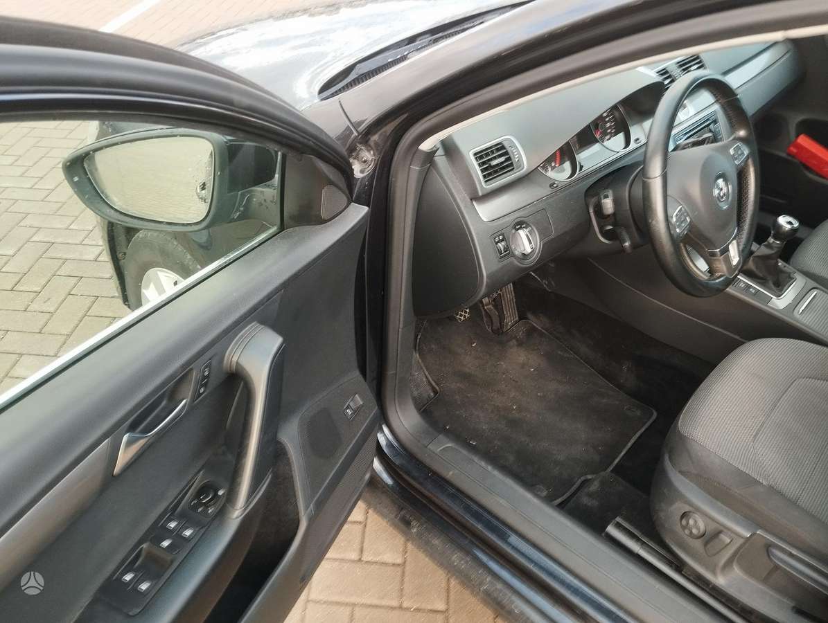 Volkswagen Passat 2011 — photo 10