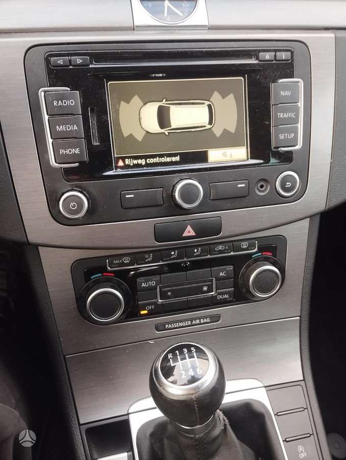 Volkswagen Passat 2011 — photo 13