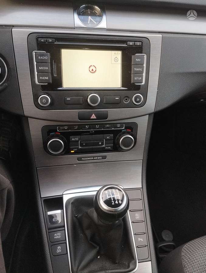 Volkswagen Passat 2011 — photo 14
