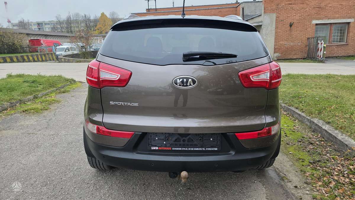 Kia Sportage 2012 — engine 1591 cm³, 135 HP (99kW)