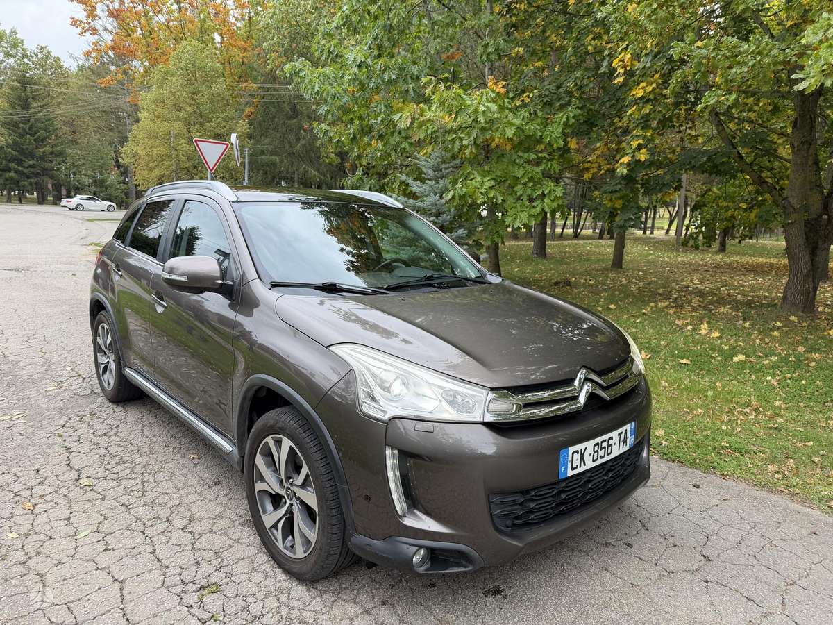 Citroen C4 2012 — вигляд ззаду