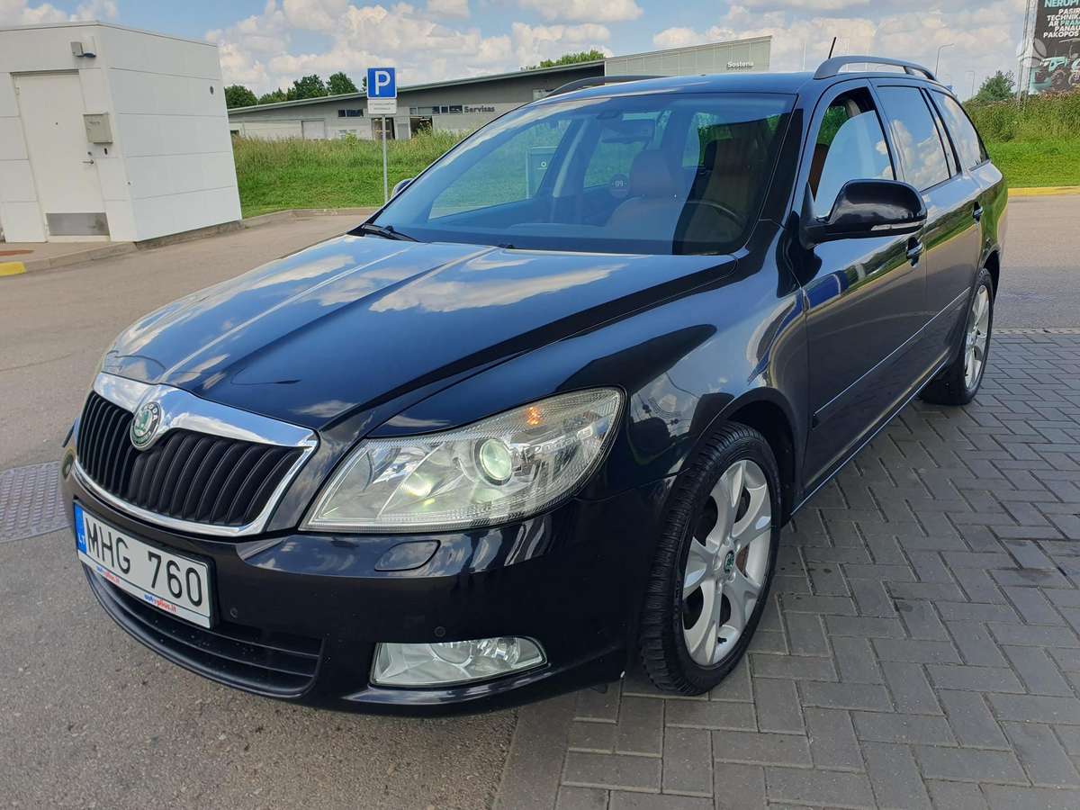 Skoda Octavia 2011 — interior