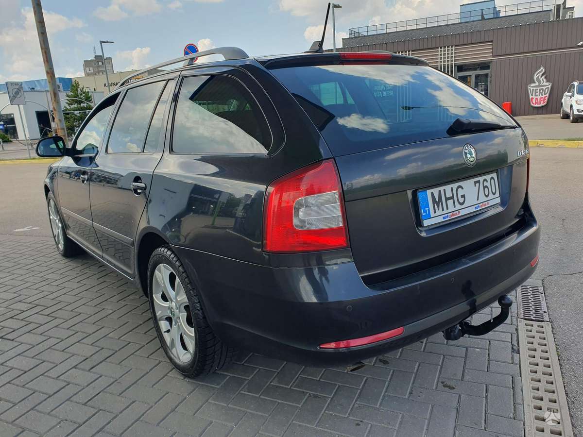 Skoda Octavia 2011 — engine 1200 cm³, 105 HP (77kW)