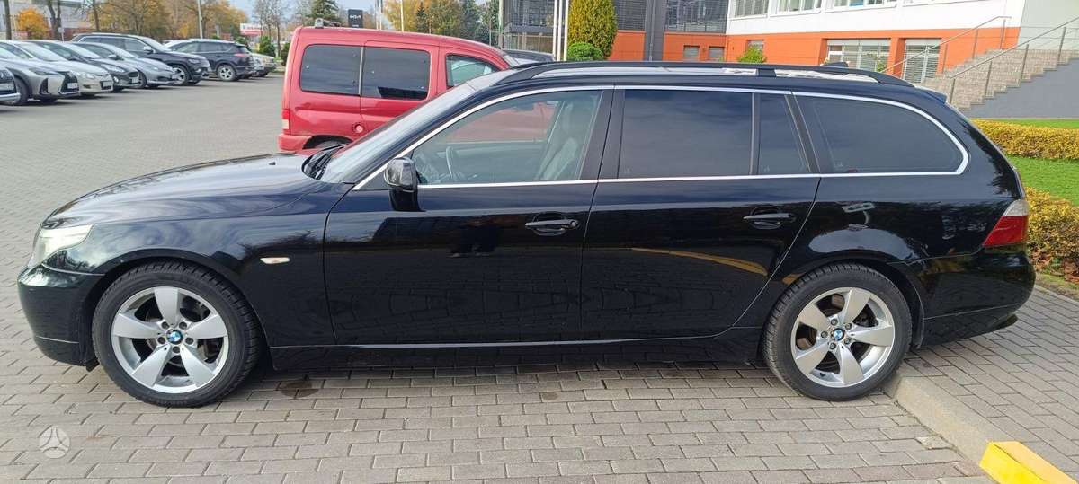 BMW 525 2008 — rear view