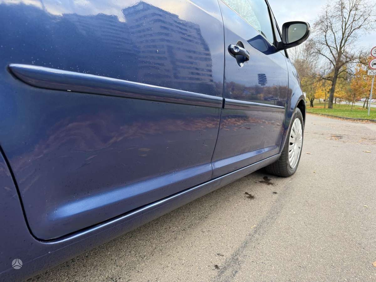 Volkswagen Touran 2012 — photo 11