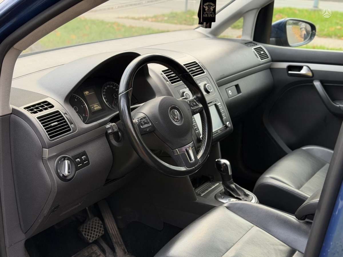 Volkswagen Touran 2012 — photo 12