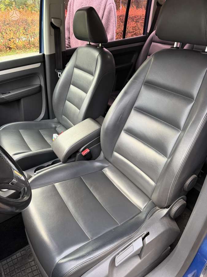 Volkswagen Touran 2012 — photo 13