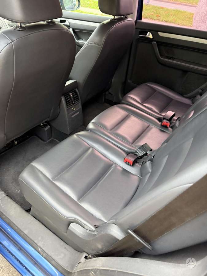 Volkswagen Touran 2012 — photo 14