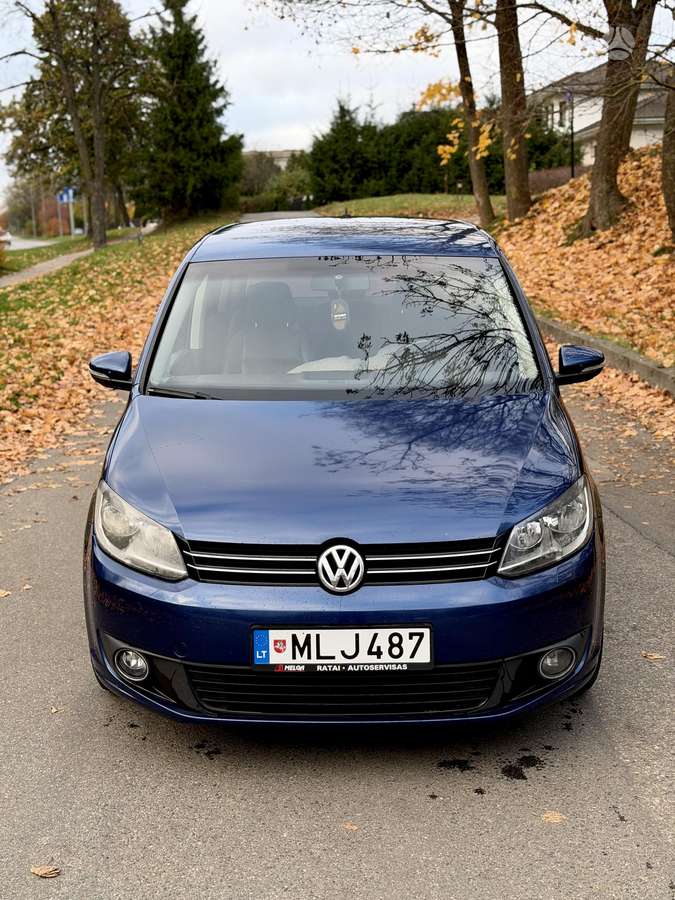 Volkswagen Touran 2012 — interior
