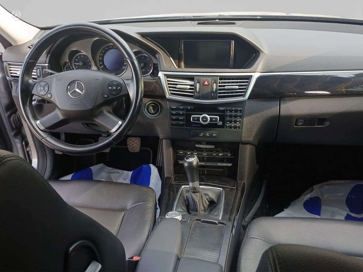 Mercedes-Benz E220 2012 — photo 10