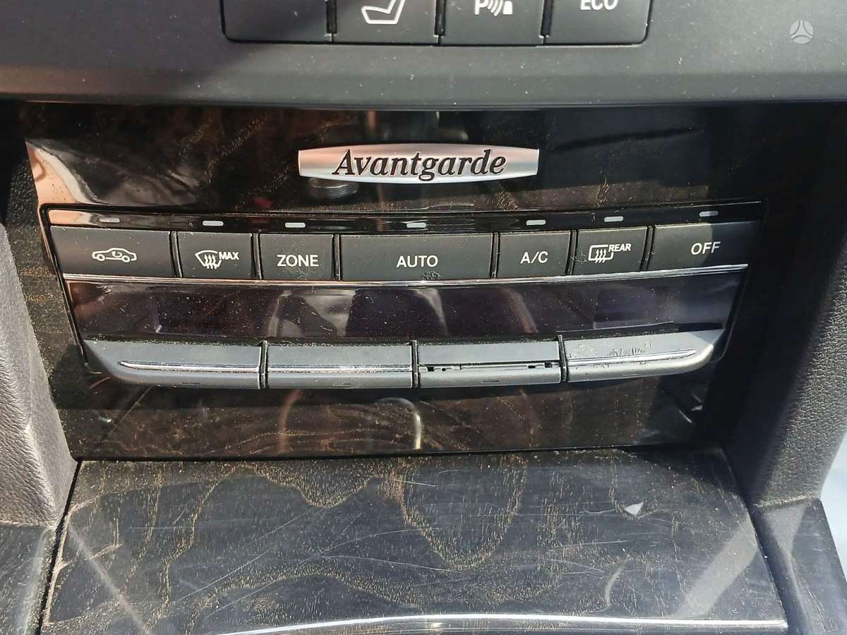 Mercedes-Benz E220 2012 — photo 12