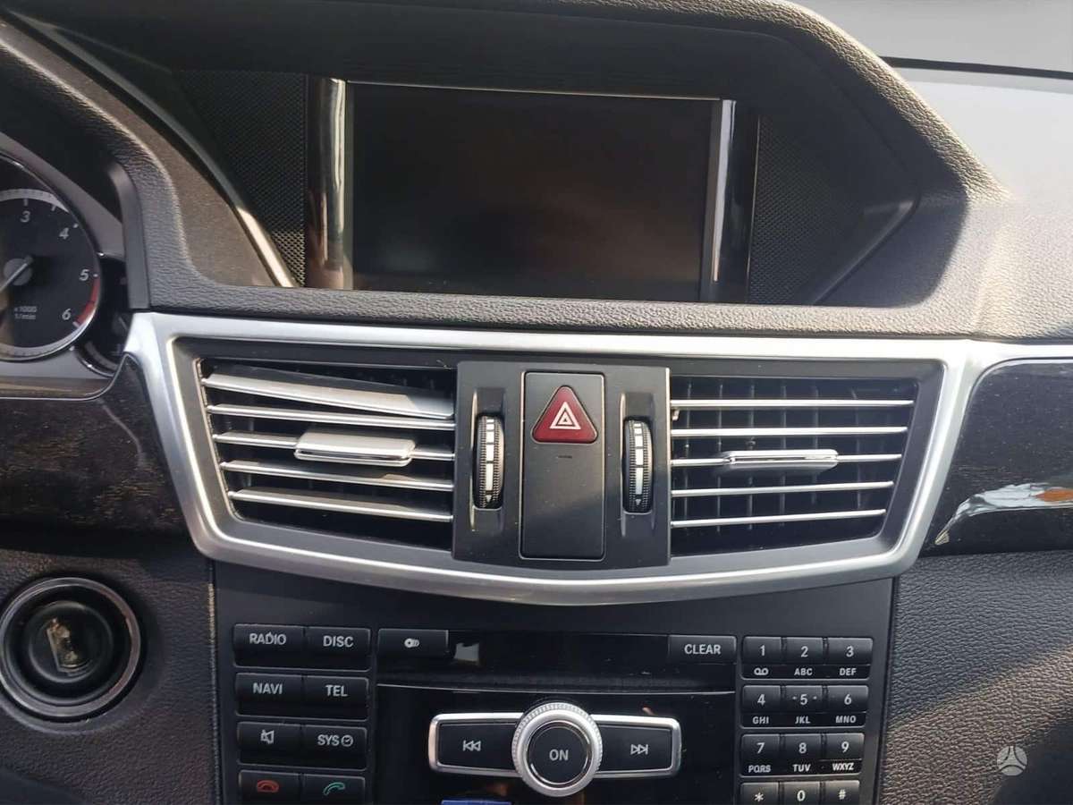 Mercedes-Benz E220 2012 — photo 13