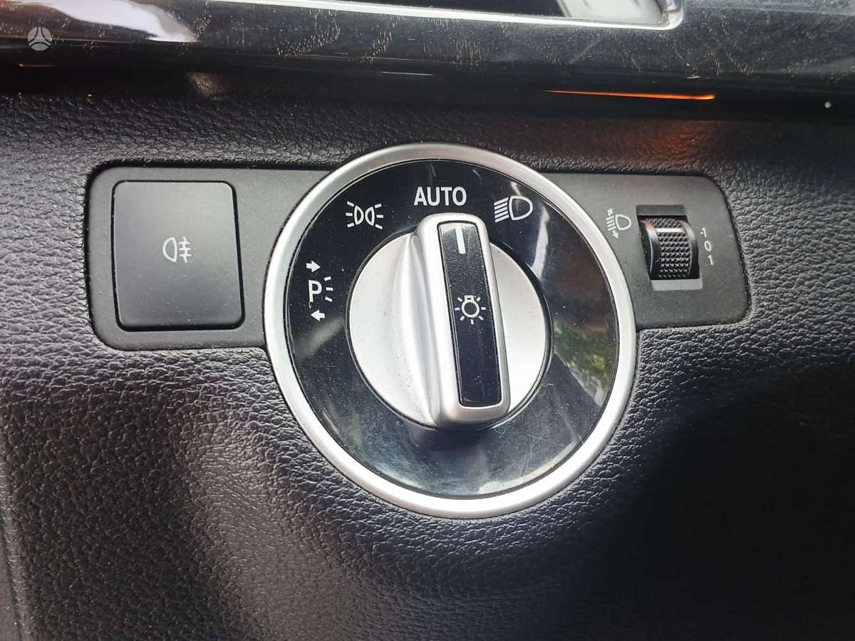 Mercedes-Benz E220 2012 — photo 14