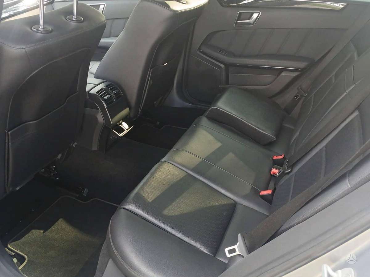 Mercedes-Benz E220 2012 — photo 16